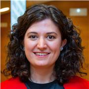 Profesora de español con experiencia enseñando a jóvenes y a adultos